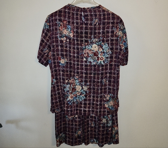 Chic Burgundy Floral 2 Pc Skirt Set - Picture 2 of 5